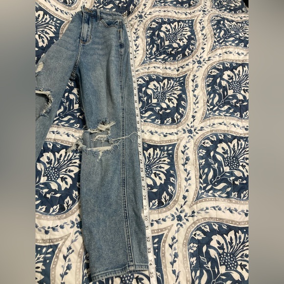 Hollister Ultra High-Rise Mom Jean 0S W24 L25 - Picture 9 of 10